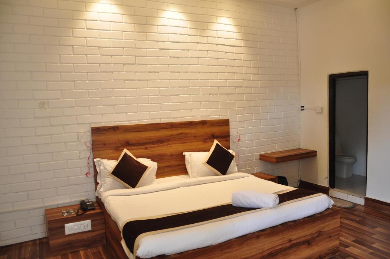 Seed Hotel Shrīrangapattana Buitenkant foto