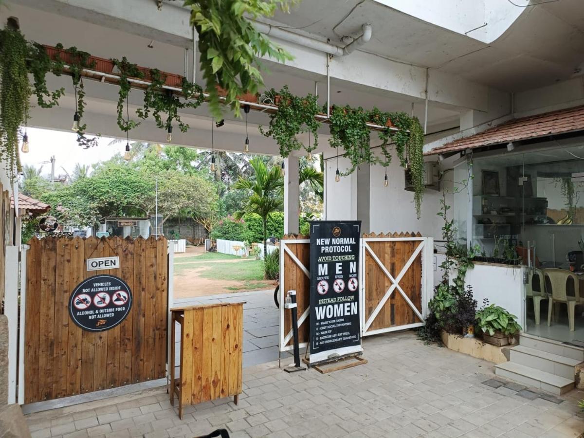 Seed Hotel Shrīrangapattana Buitenkant foto